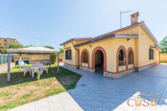 Villa unifamiliare in vendita a Lido di Latina. Villa unifamiliare in vendita a Lido di Latina.